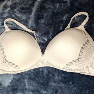 Victoria secret bra 38D